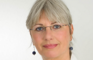 Hildegard Schmitz Sekretärin der Steuerkanzlei Rosemarie Scholz in Berlin