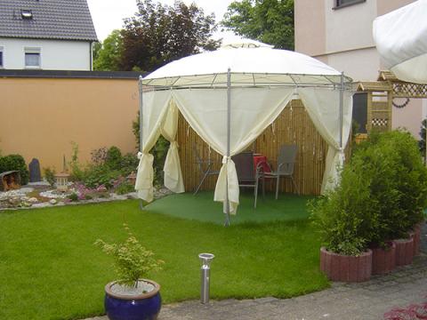 Das Apartment Hotel Vollumen liegt zentral Der Garten der Firmenwohnungen in Coburg ist sehr gemütlich