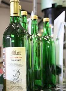 Met der Extraklasse Produktion der Familie Thauern - Met-Honigwein