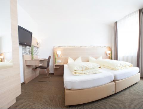 Modernes und helles Hotelzimmer im Hotel Vitis