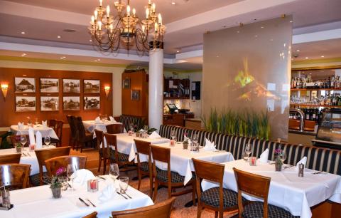 Auch besondere Wünsche werden hier berücksichtigt Erstklassiger Service im Restaurant im Seehotel Fährhaus
