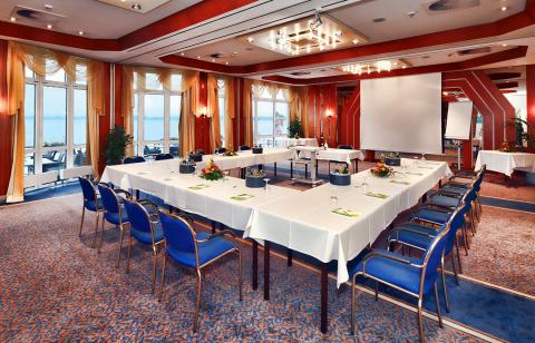 Helle und freundliche Konferenzräume Vollausgestatte Tagungsräume im Tagungshotel Oldenburg